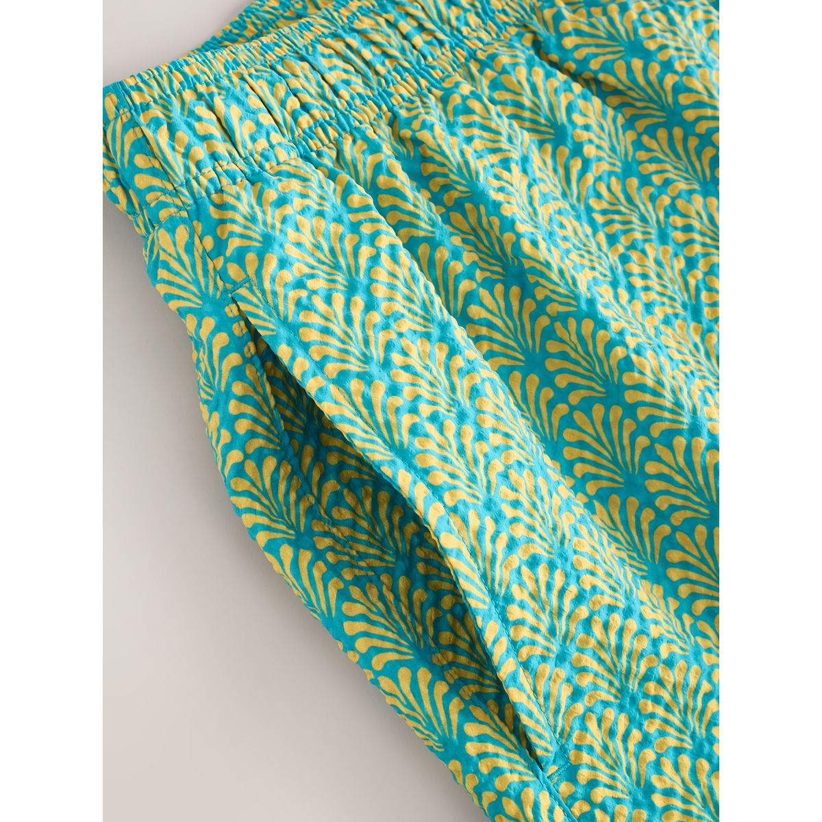 Short de bain texturé géométrique 5 pouces turquoise et jaune, NEXT