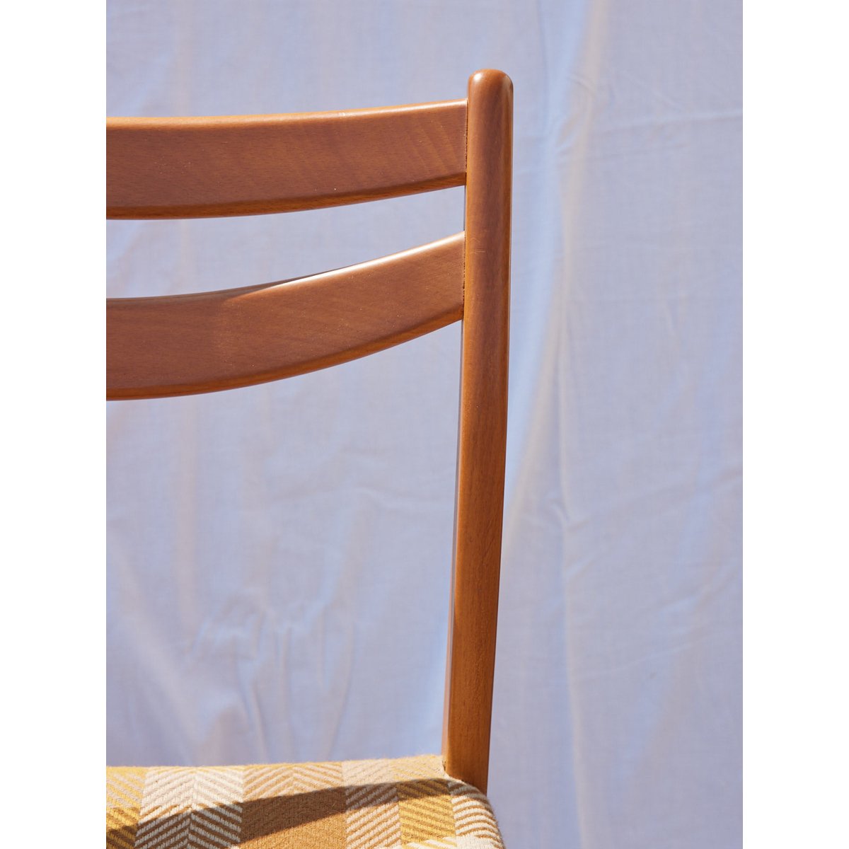 Paire de chaises au design scandinave Alma N°1743 - Bon état bois clair, DEBONGOUT