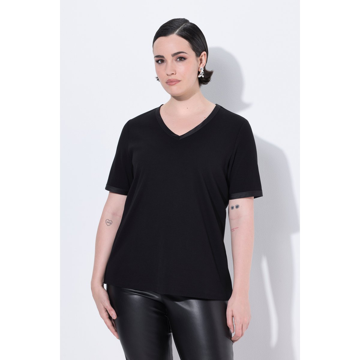 T-shirt en jersey côtelé, liseré en satin noir, ULLA POPKEN