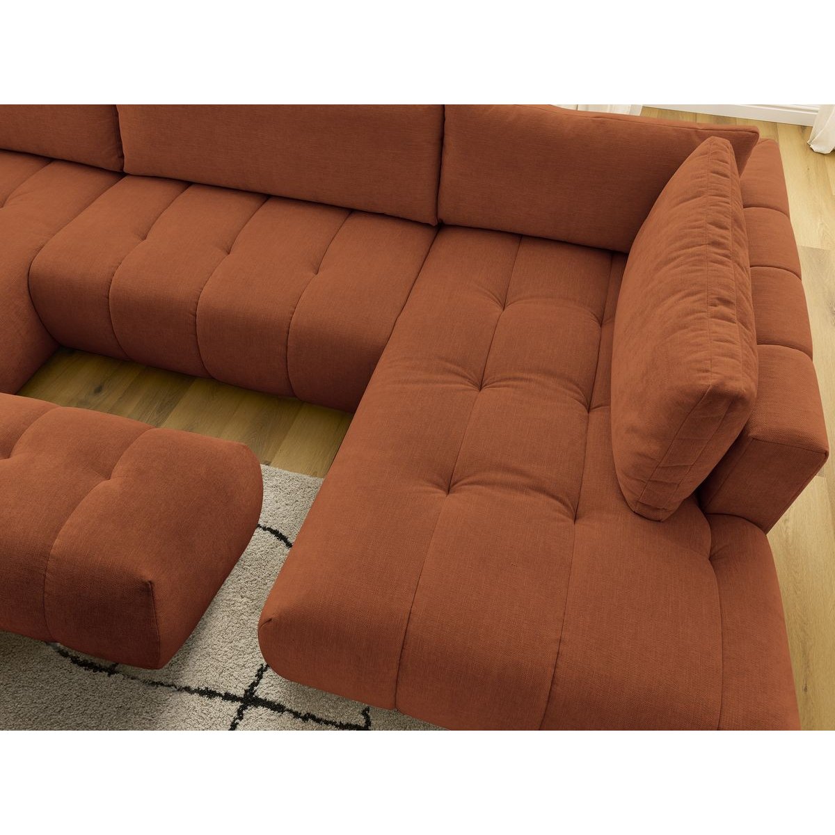 Canapé panoramique convertible 5 places en tissu lisse avec pouf, FUJI orange, BOBOCHIC