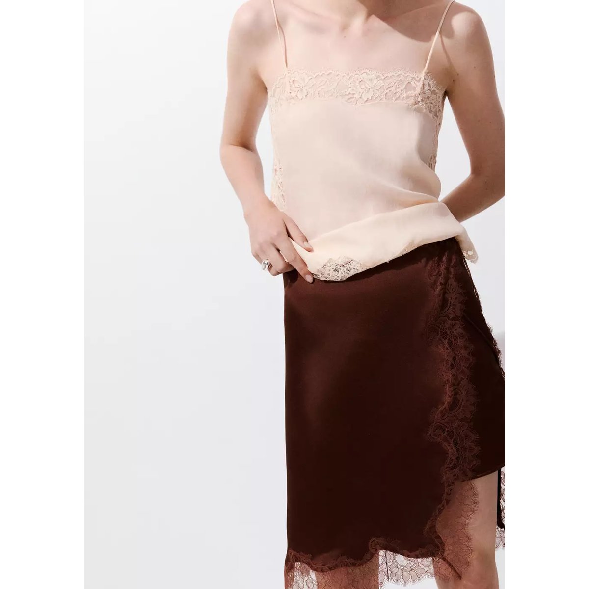 Jupe lingerie en dentelle orange brûlé, MANGO