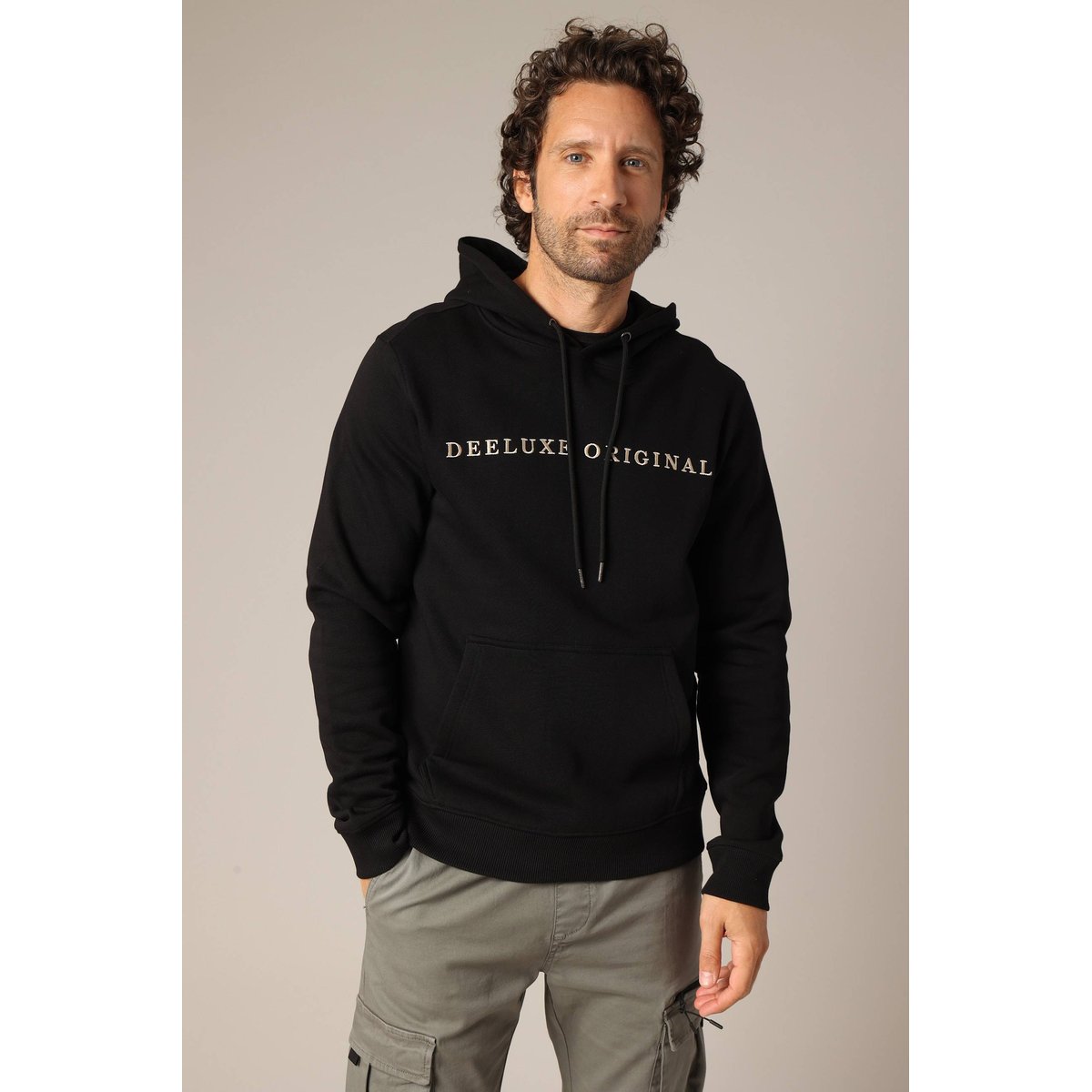 Sweat à capuche en polaire avec inscription brodée « deeluxe original ». BEN black, DEELUXE