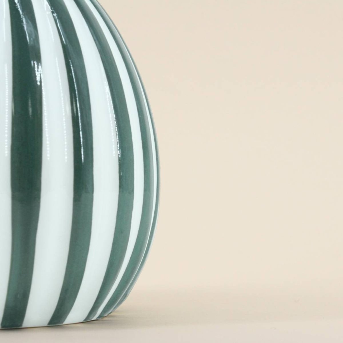Vase céramique à rayures, H19cm vert, ORNAMI