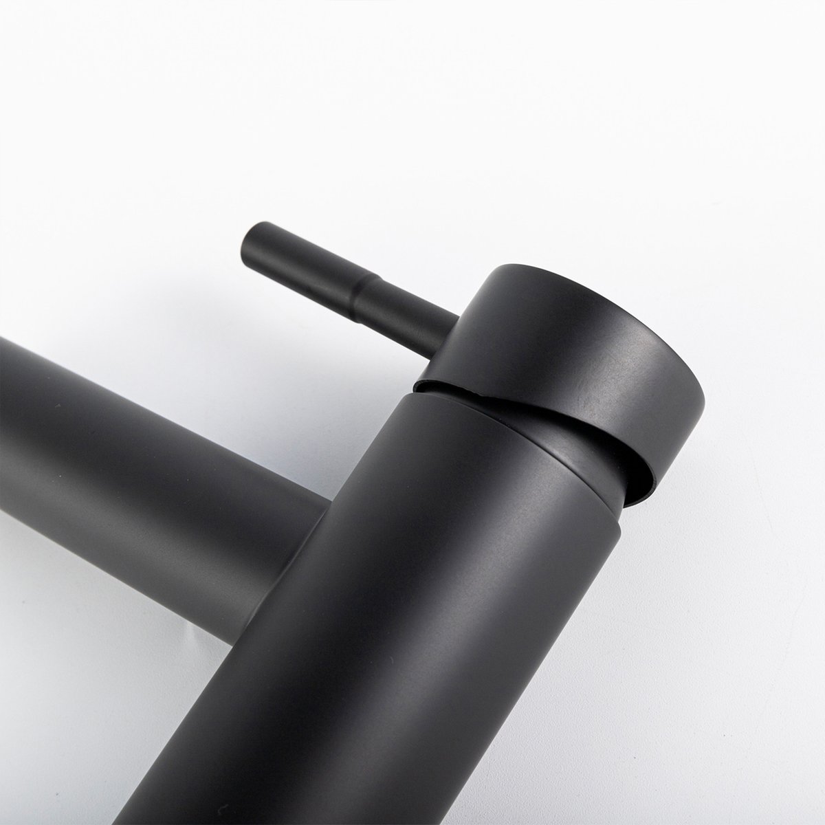 Robinet salle de bain mitigeur bec bas TAP noir, MOB IN