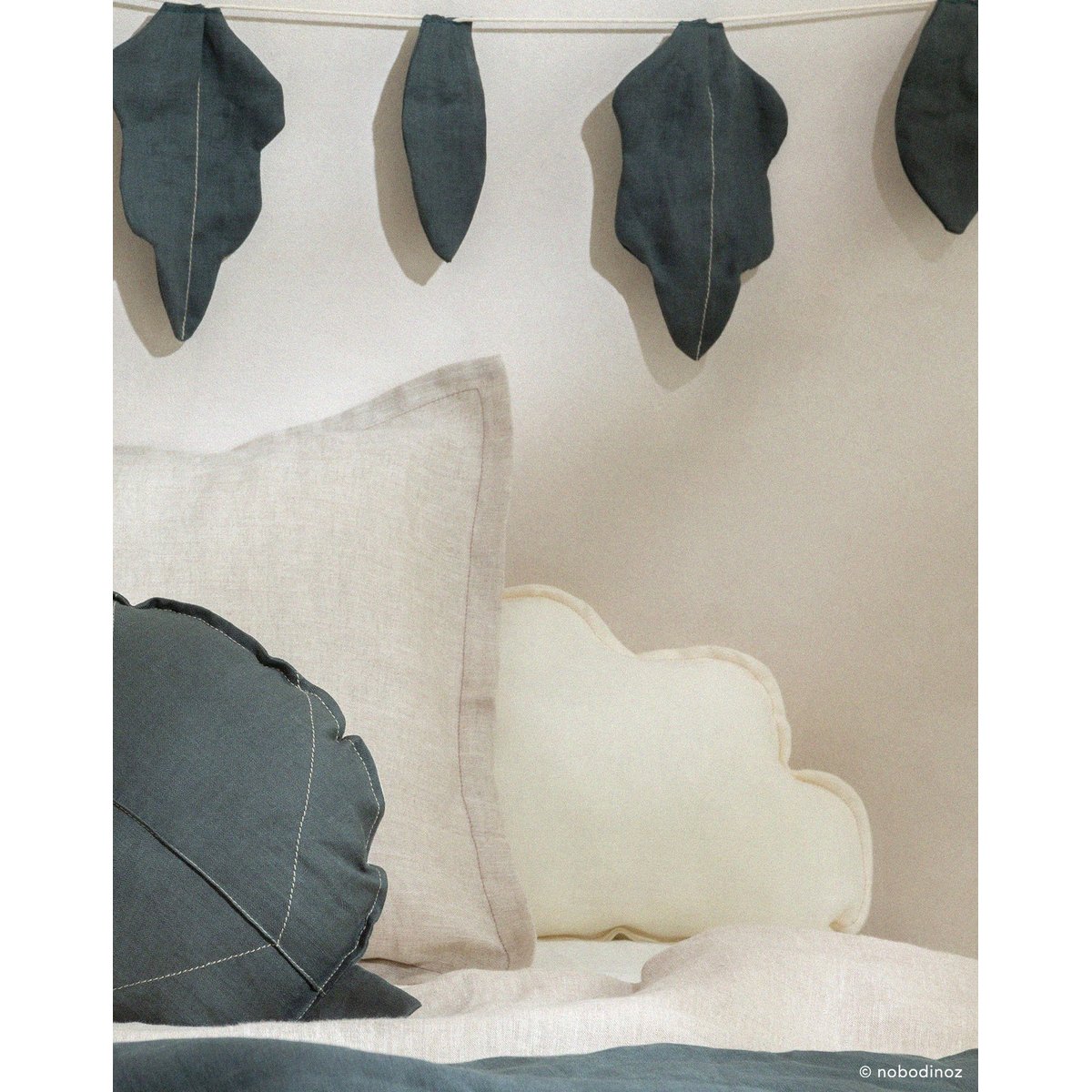 Coussin nuage en lin français lavé L1N0 écru, NOBODINOZ