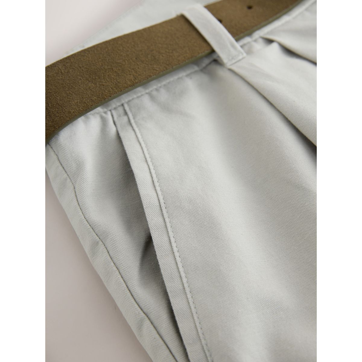 Pantalon en lin et coton à ceinture cuir gris clair, NEXT