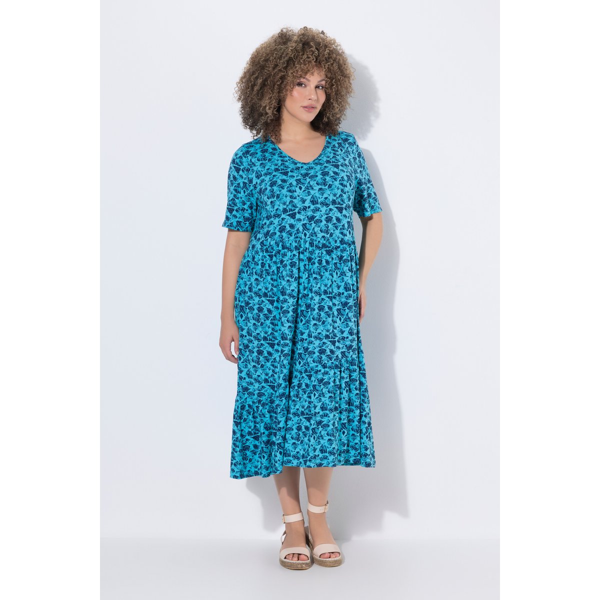 Robe en jersey. Coupe évasée avec volants. aqua foncé, ULLA POPKEN
