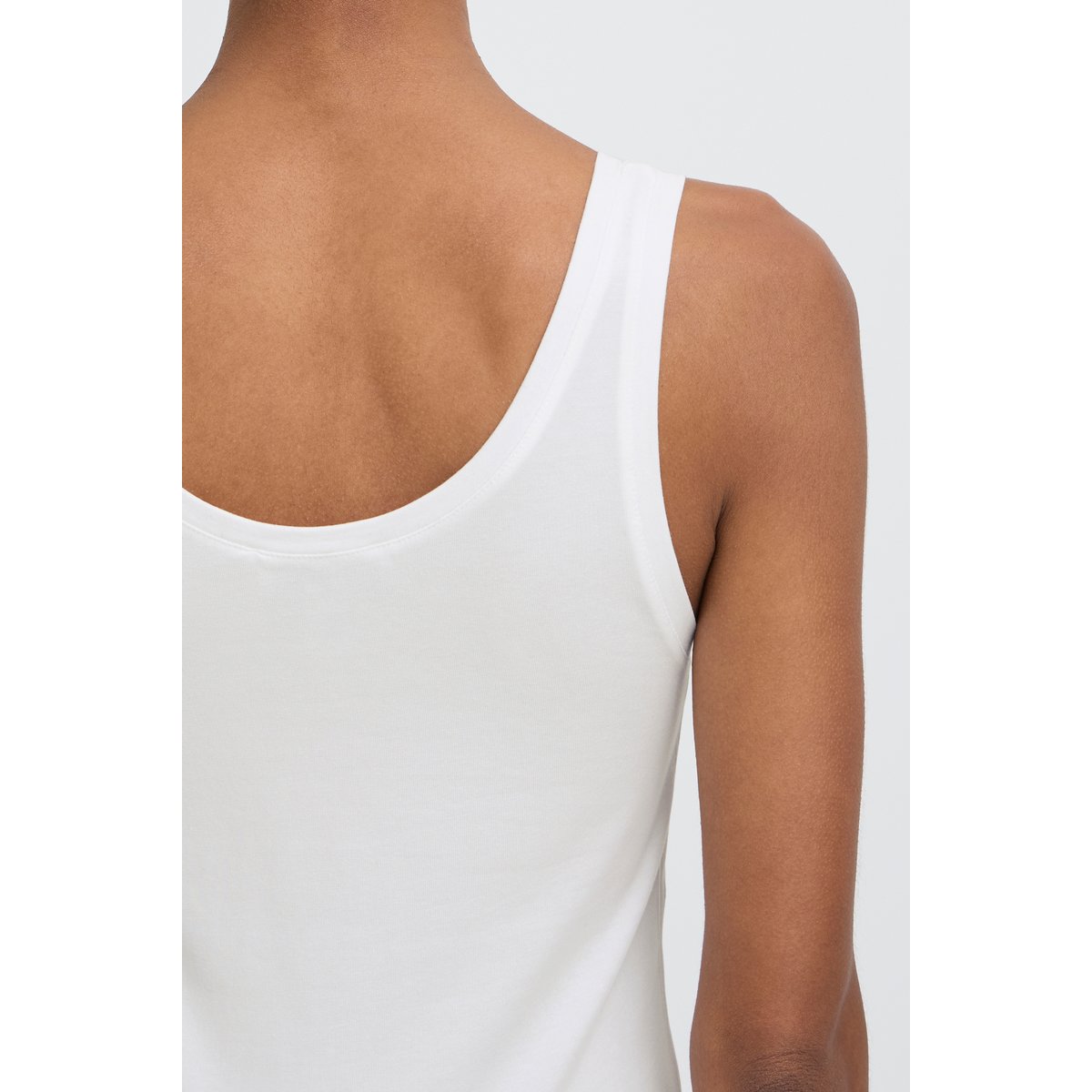 Sans manches blanc, B.YOUNG