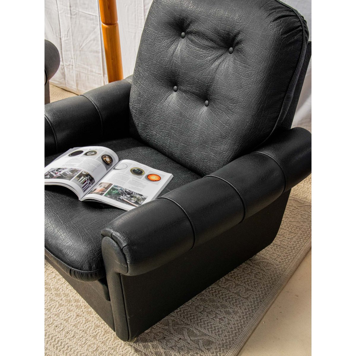Paire de fauteuils noirs Jakob N°641 - Bon état noir, DEBONGOUT