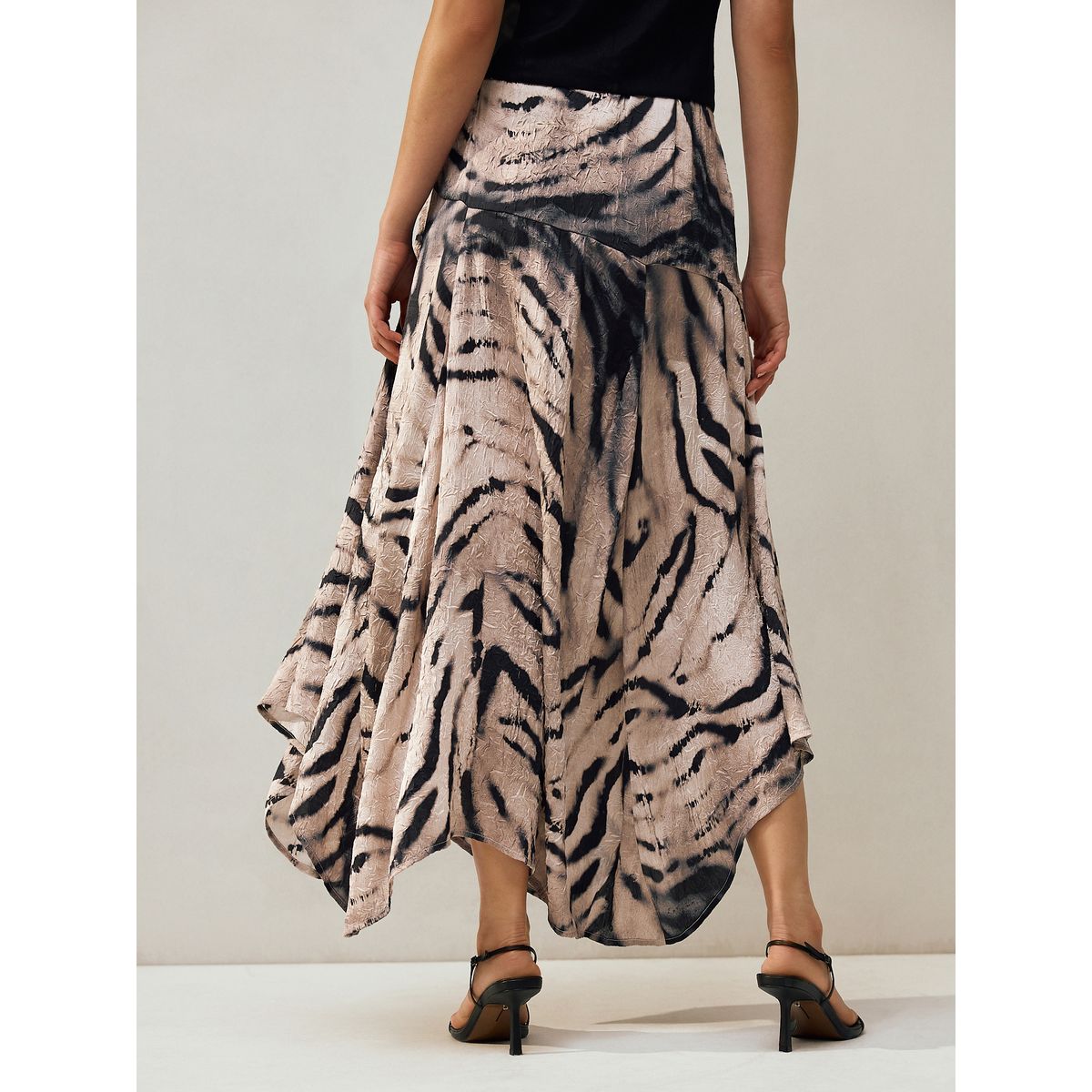 Jupe mi-longue asymétrique en satin froissé imprimé zèbre écru, NEXT