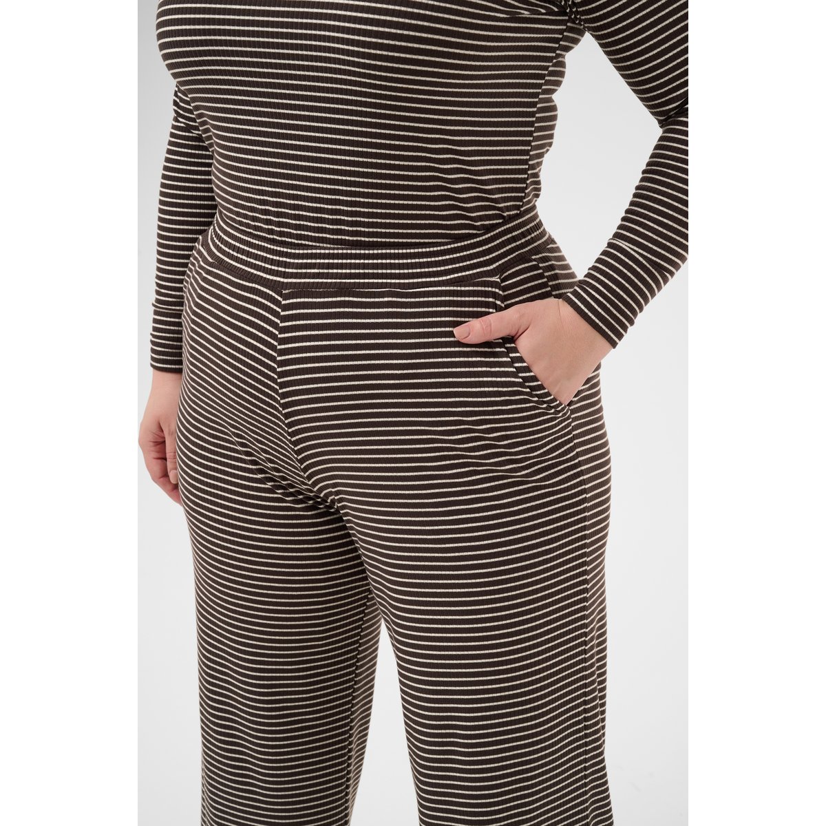 Pantalon Tricoté marrno blanc coffeebean/chalk stripe, KAFFE CURVE