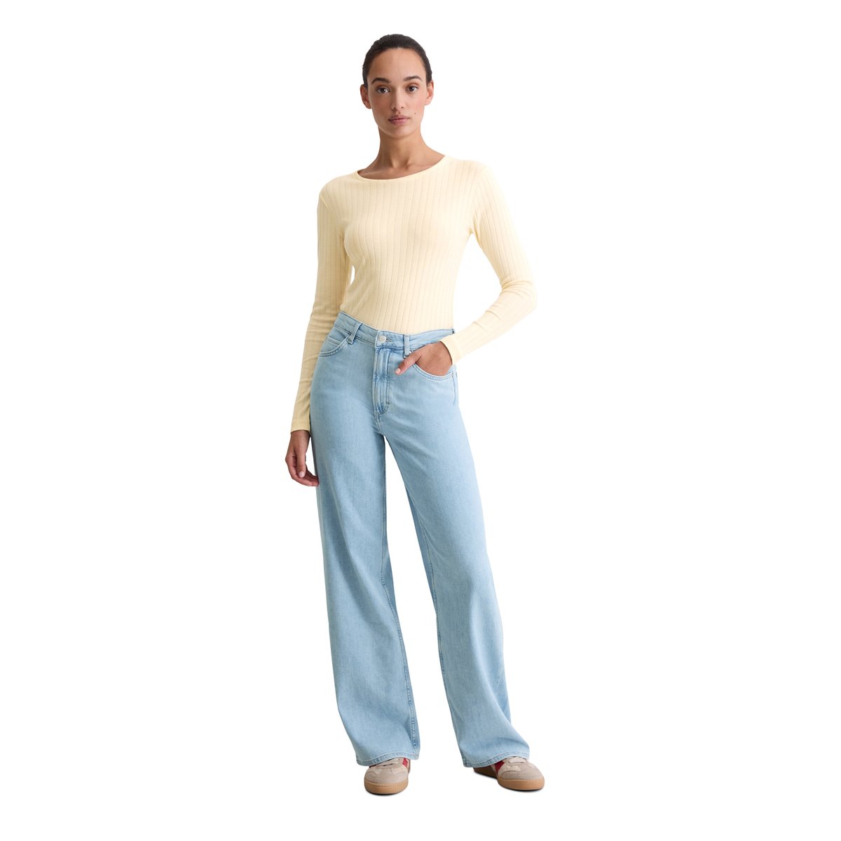 Jeans modèle Tolva large long en mélange de coton organique et de stretch bleu clair, MARC O'POLO