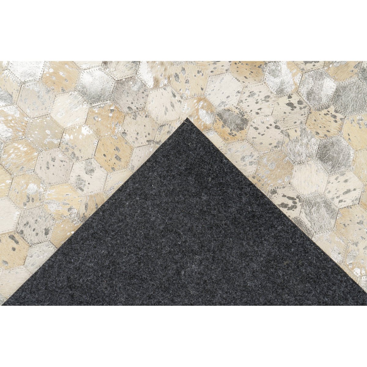 Tapis en cuir patchwork, Fait main beige sable et gris argenté, ARTE ESPINA