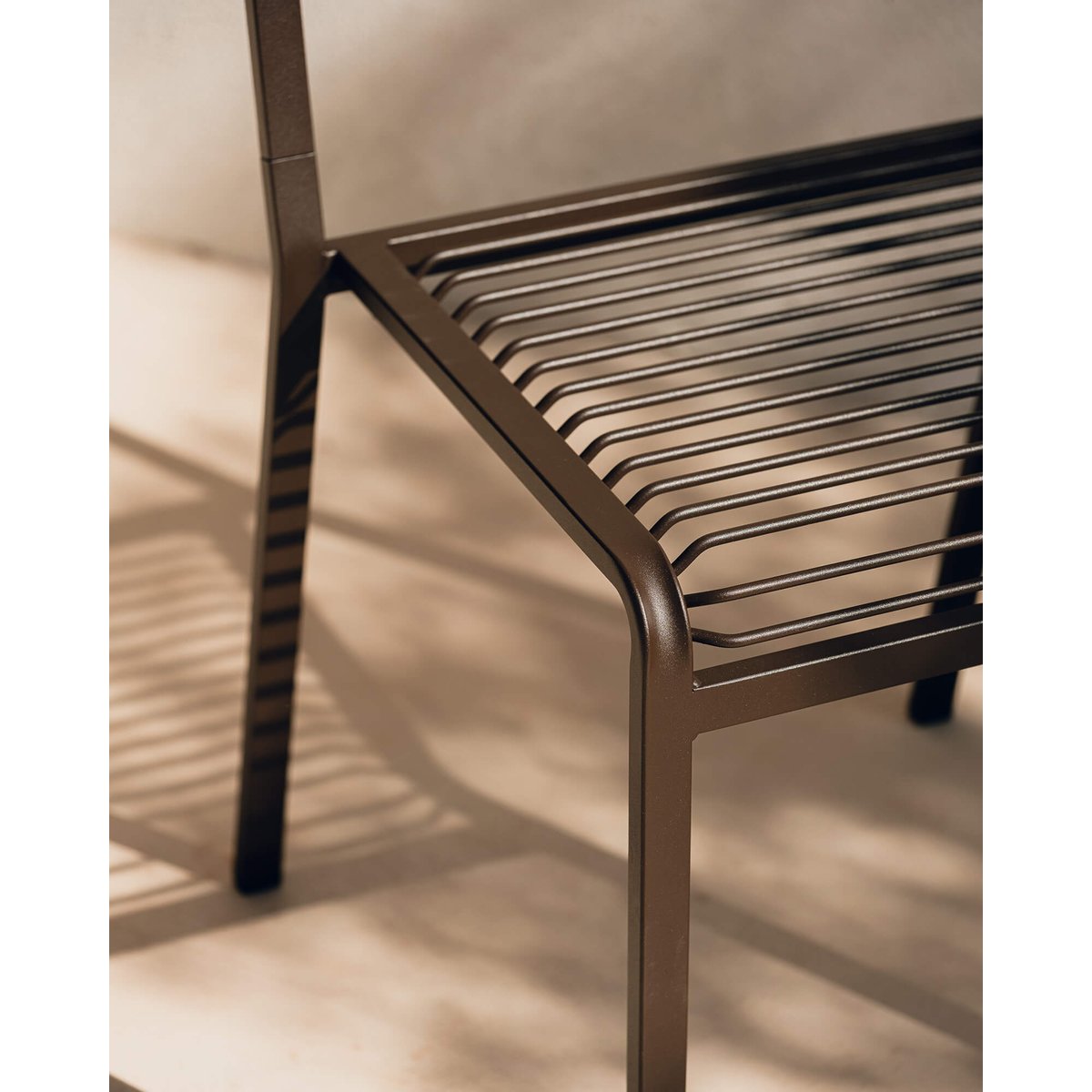 Chaise Oto - métal extérieur, légère et durable vert forêt, marron cacao, NOO.MA