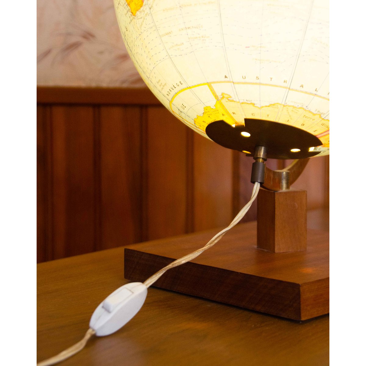 Lampe Globe vintage Julia N°998 - Bon état bois clair, DEBONGOUT