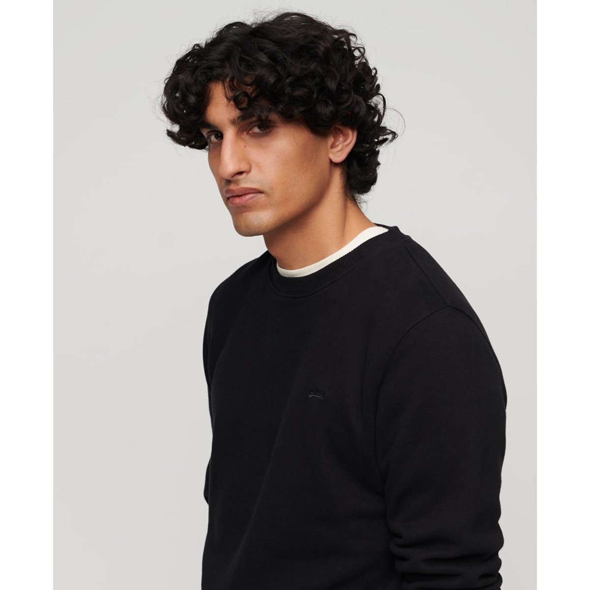 Sweat ras-du-cou à logo Essential noir, SUPERDRY
