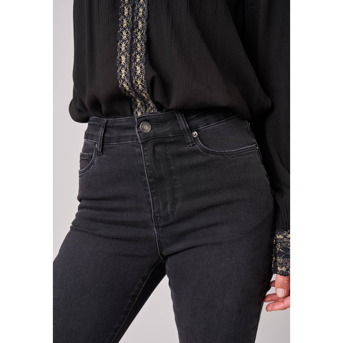 Jean bootcut femme ALICIA black used, DEELUXE
