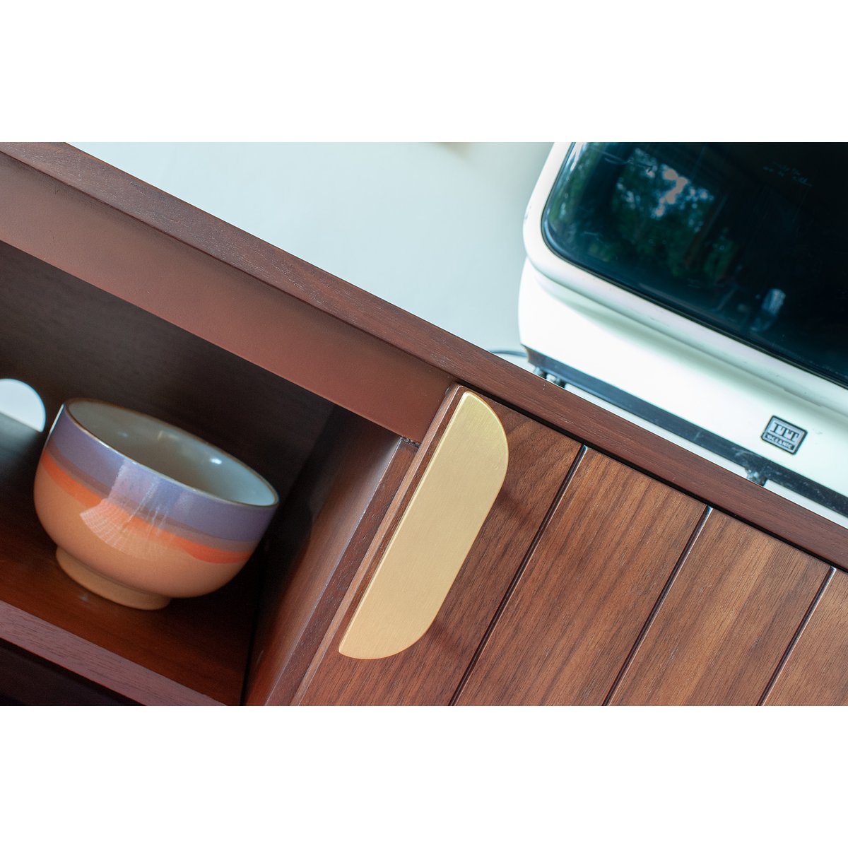 Meuble TV en noyer plaqué AURORA bois foncé, PRODUIT INTERIEUR BRUT