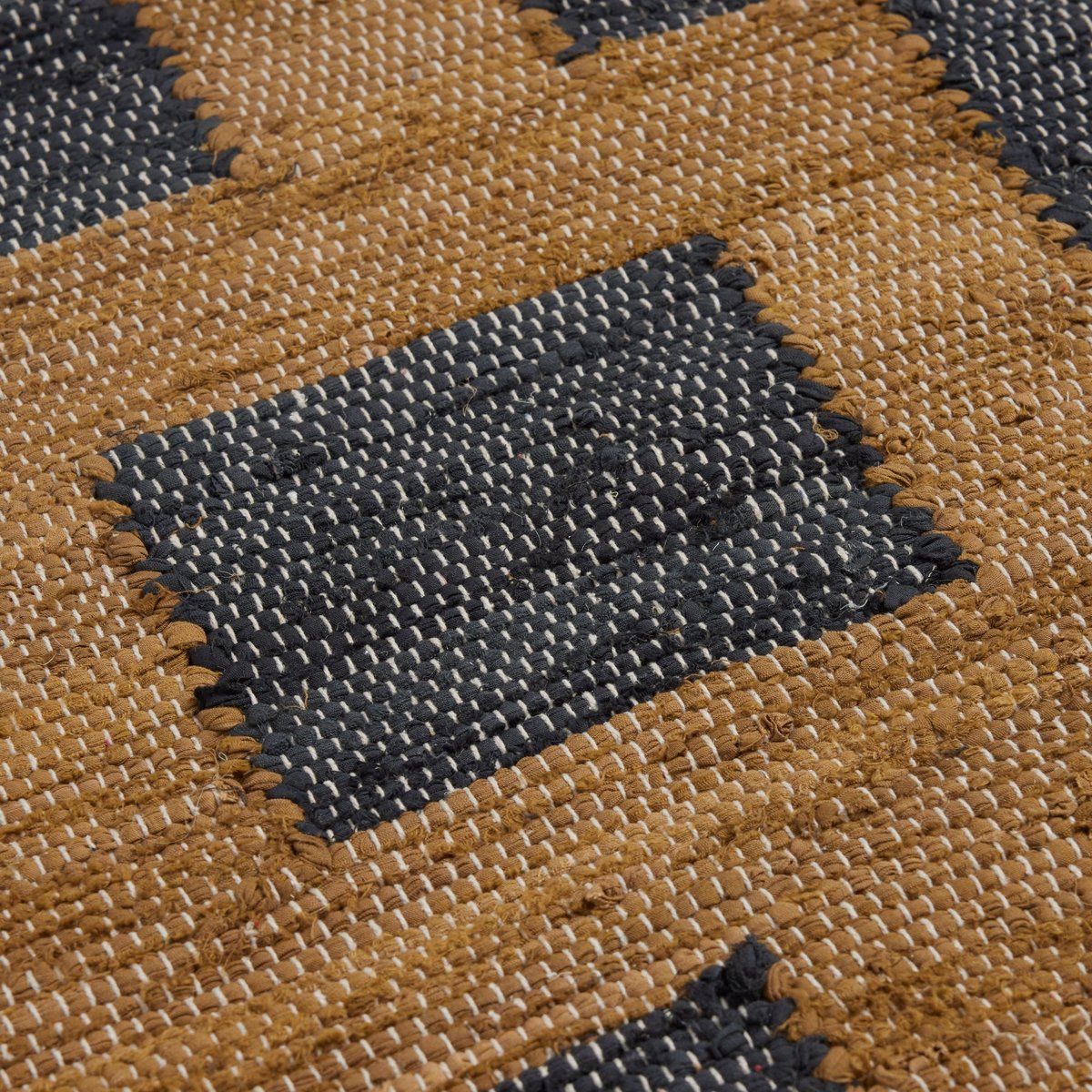 Tapis De Sol en Tissage graphique de fibres recyclées IMANOL bronze et noir, MADURA