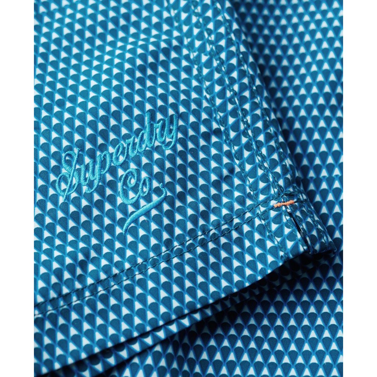 Short de bain imprimé long 38 cm bleu à imprimé géométrique, SUPERDRY