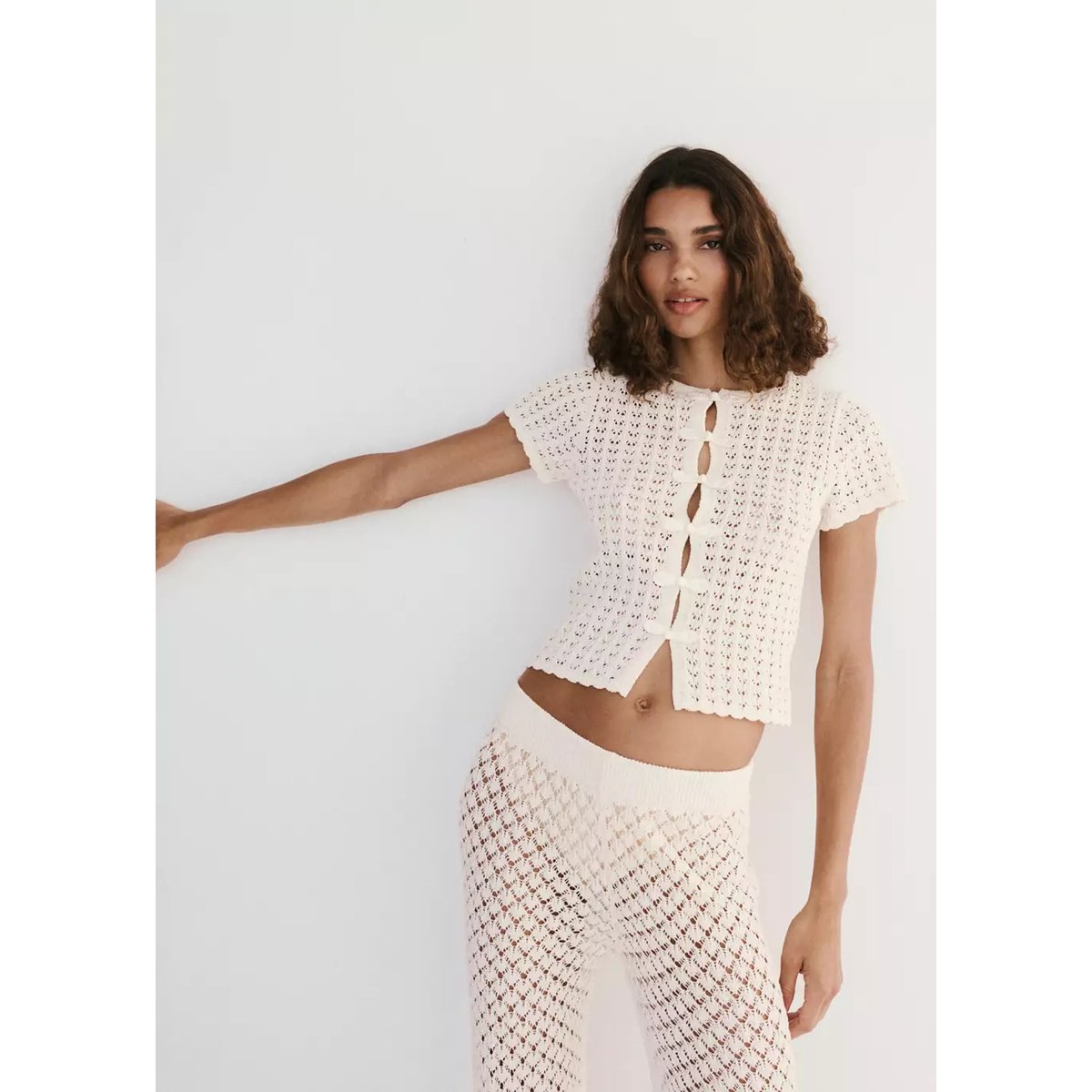 Cardigan en maille ajourée à brandebourgs écru, MANGO