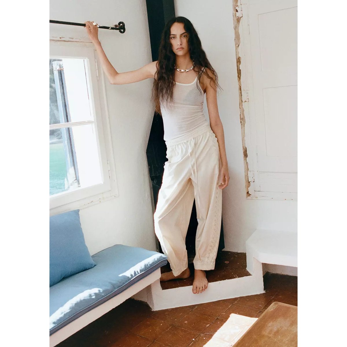 Pantalon 100 % coton à rayure brodée écru, MANGO