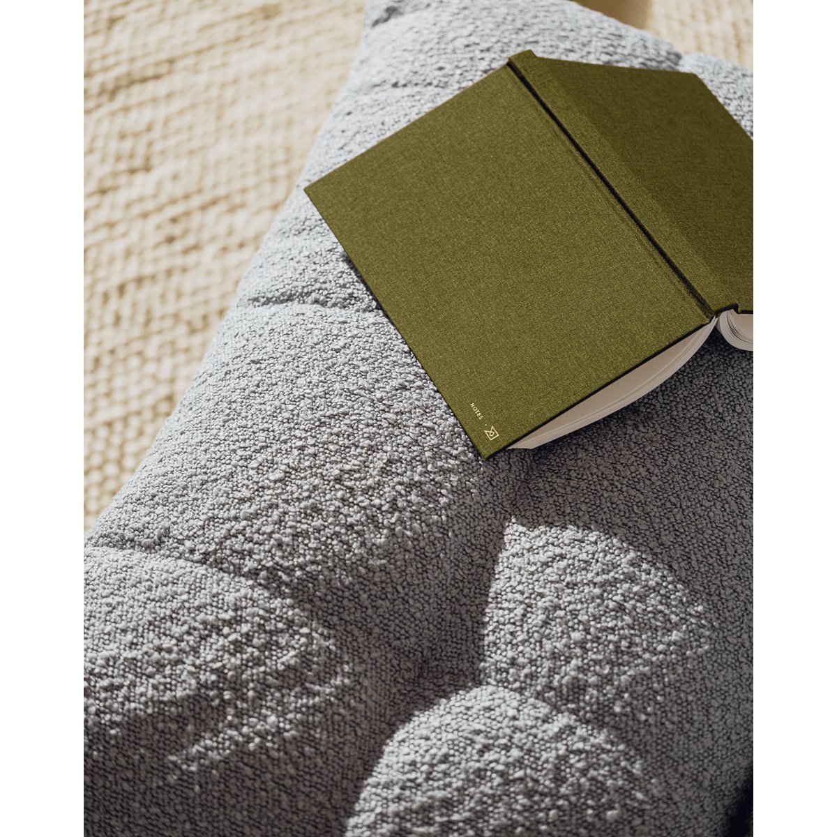 Fauteuil lounge Huno - tissu bouclé, structure bois marron cacao & bleu bébé bouclé, NOO.MA