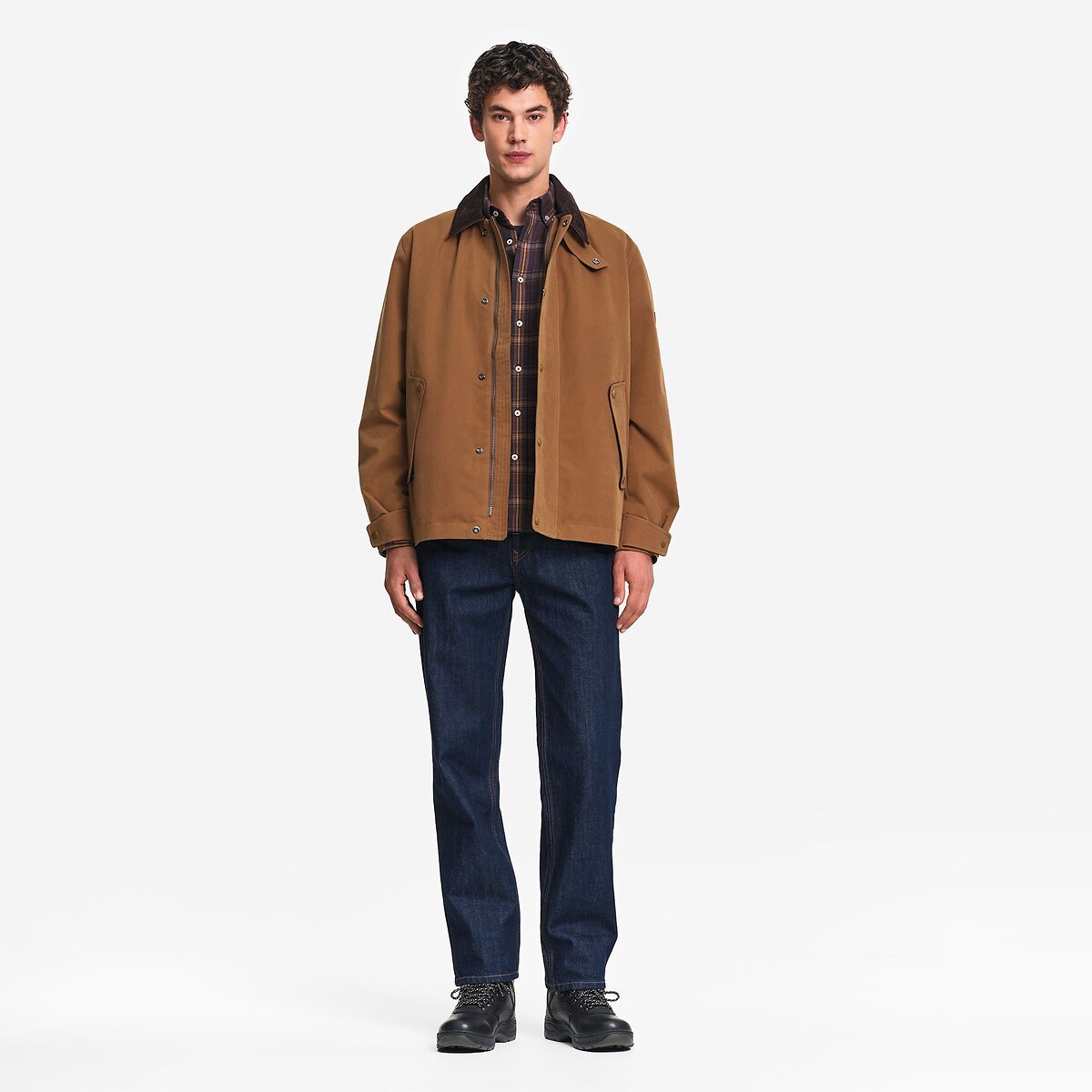 Chaqueta repelente al agua con cuello de pana marrón, AIGLE