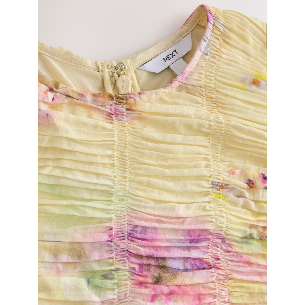 Robe de cérémonie longue smockée sans manches imprimé floral jaune/rose, NEXT