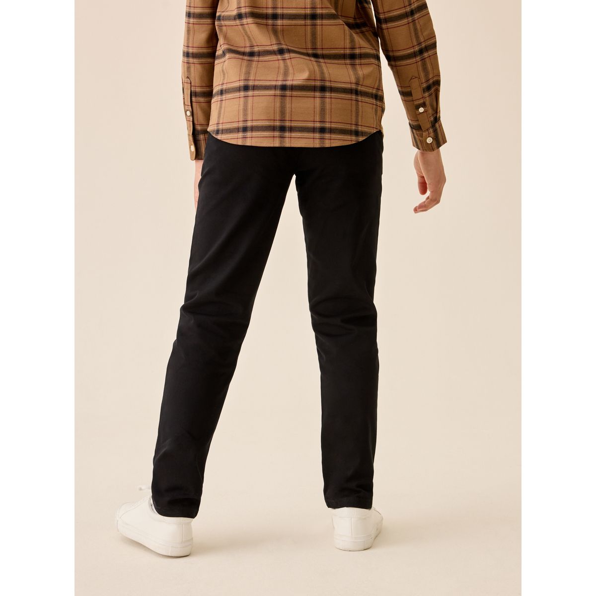 Pantalon chino long stretch coupe regular noir, NEXT