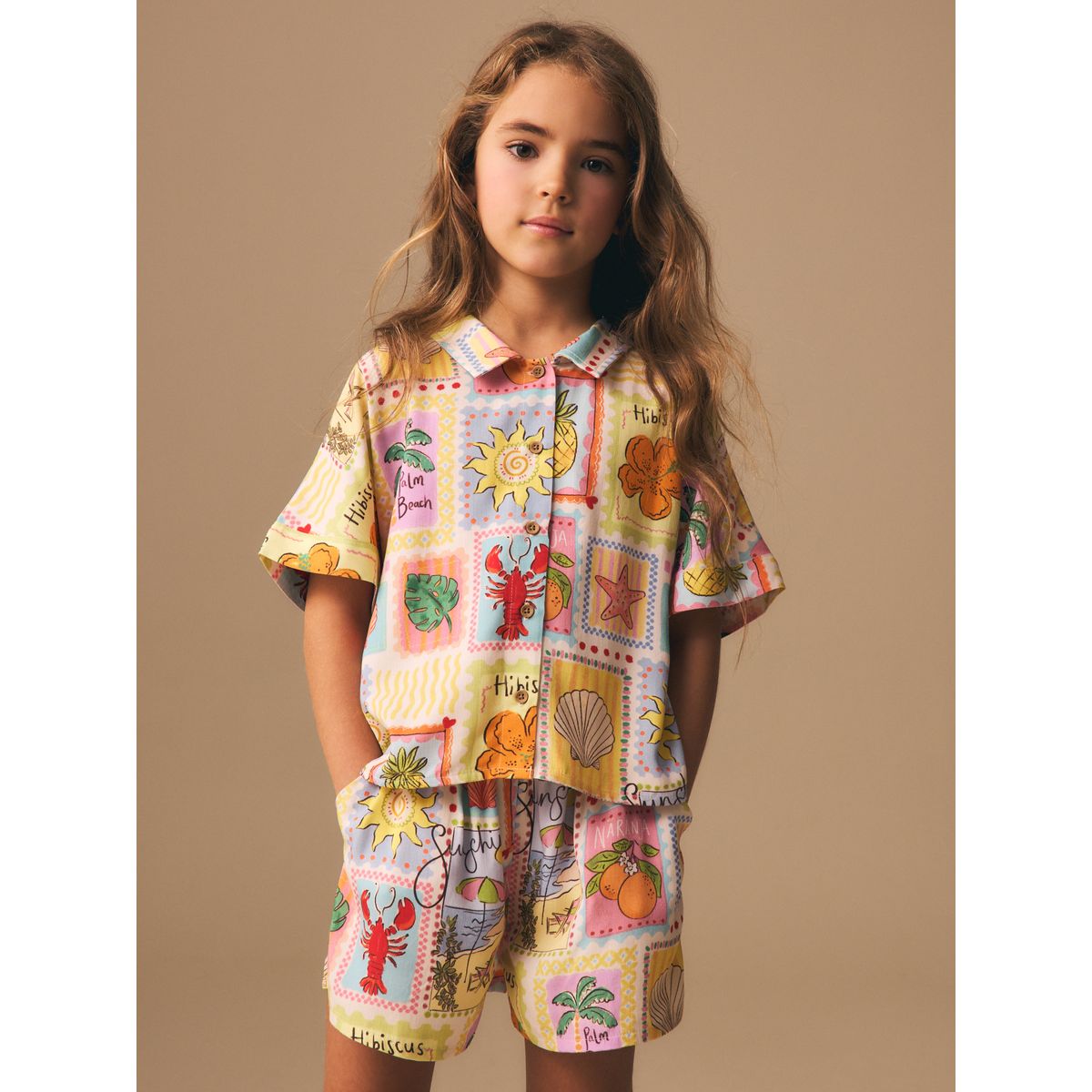 Chemise à imprimé carte postale et short multicolore, NEXT