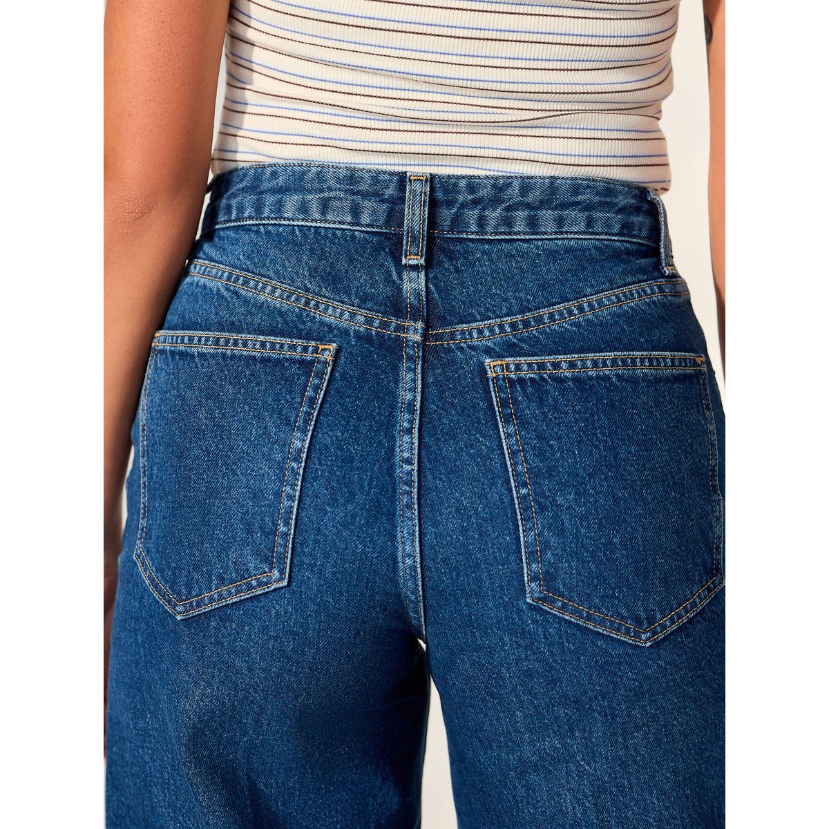 Jean court large avec ourlet retroussé bleu moyen, NEXT