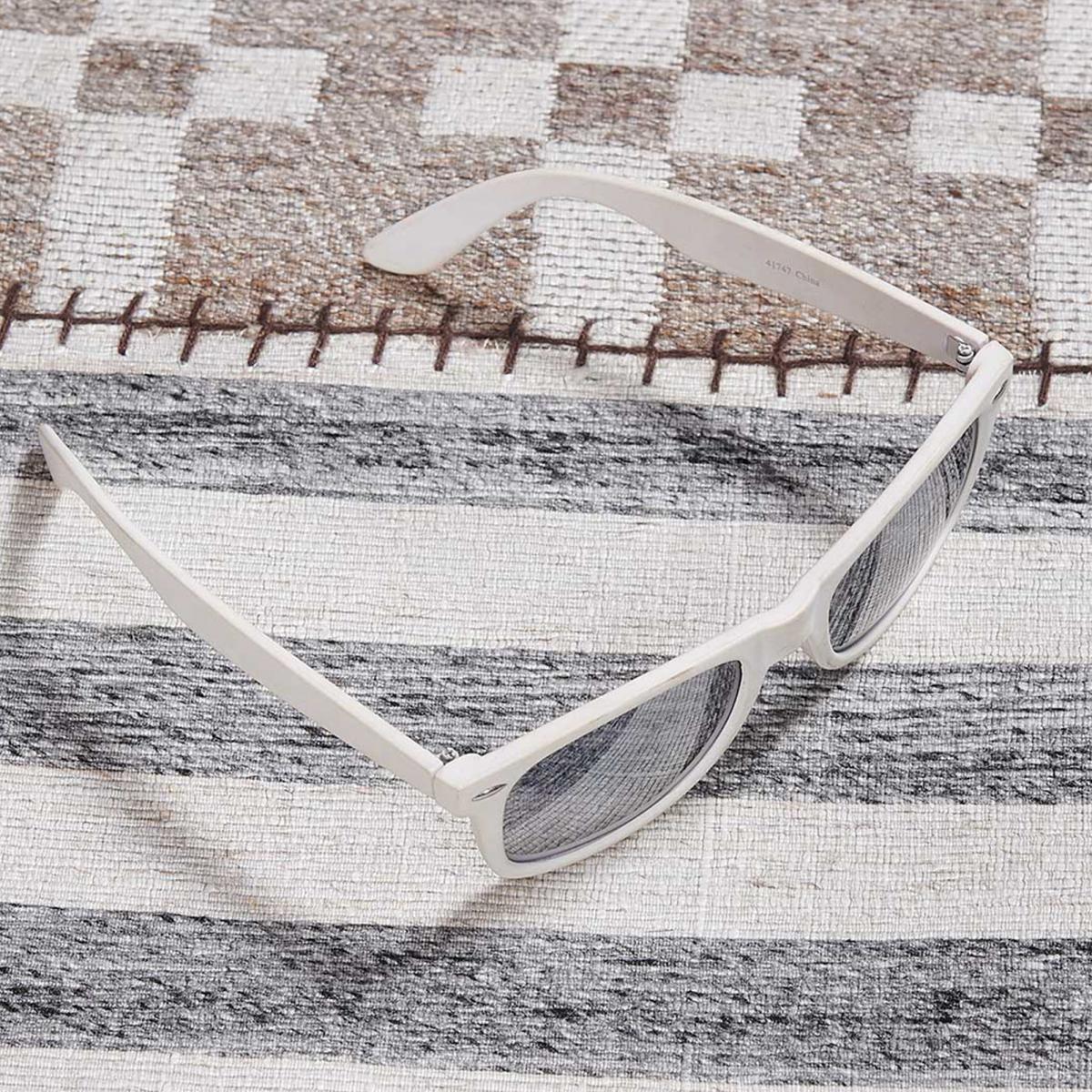 Tapis kilim PATCHWINDIA, fait à la main en laine motif géométrique ivoire, UN AMOUR DE TAPIS