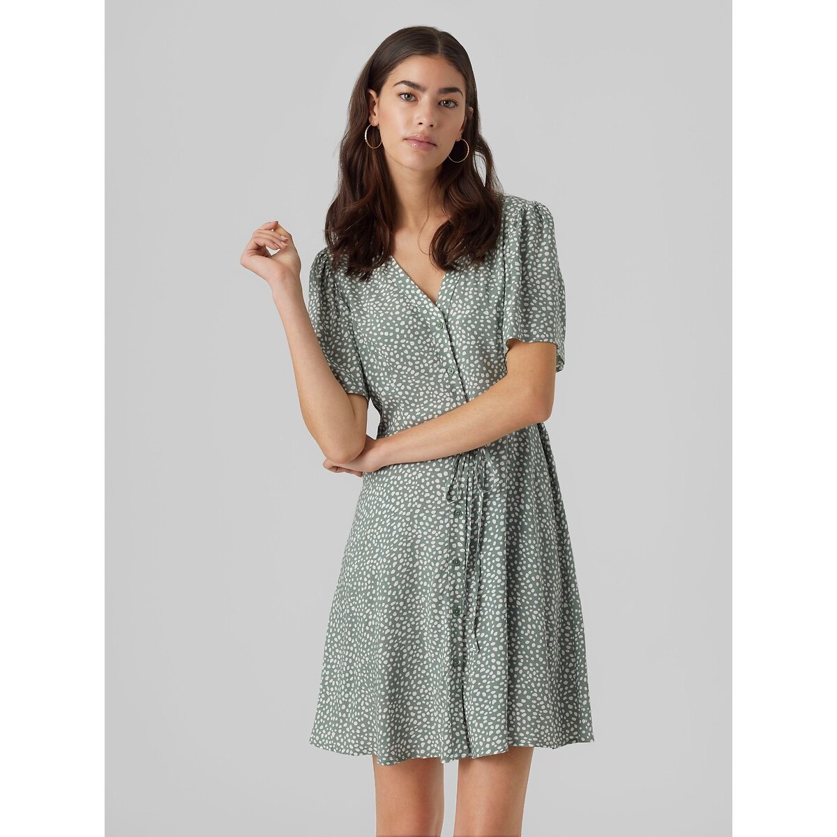 Abito a maniche corte con scollo a V e cintura fantasia verde, VERO MODA