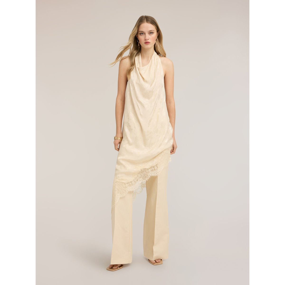 Robe asymétrique avec drapé beige, MOTIVI