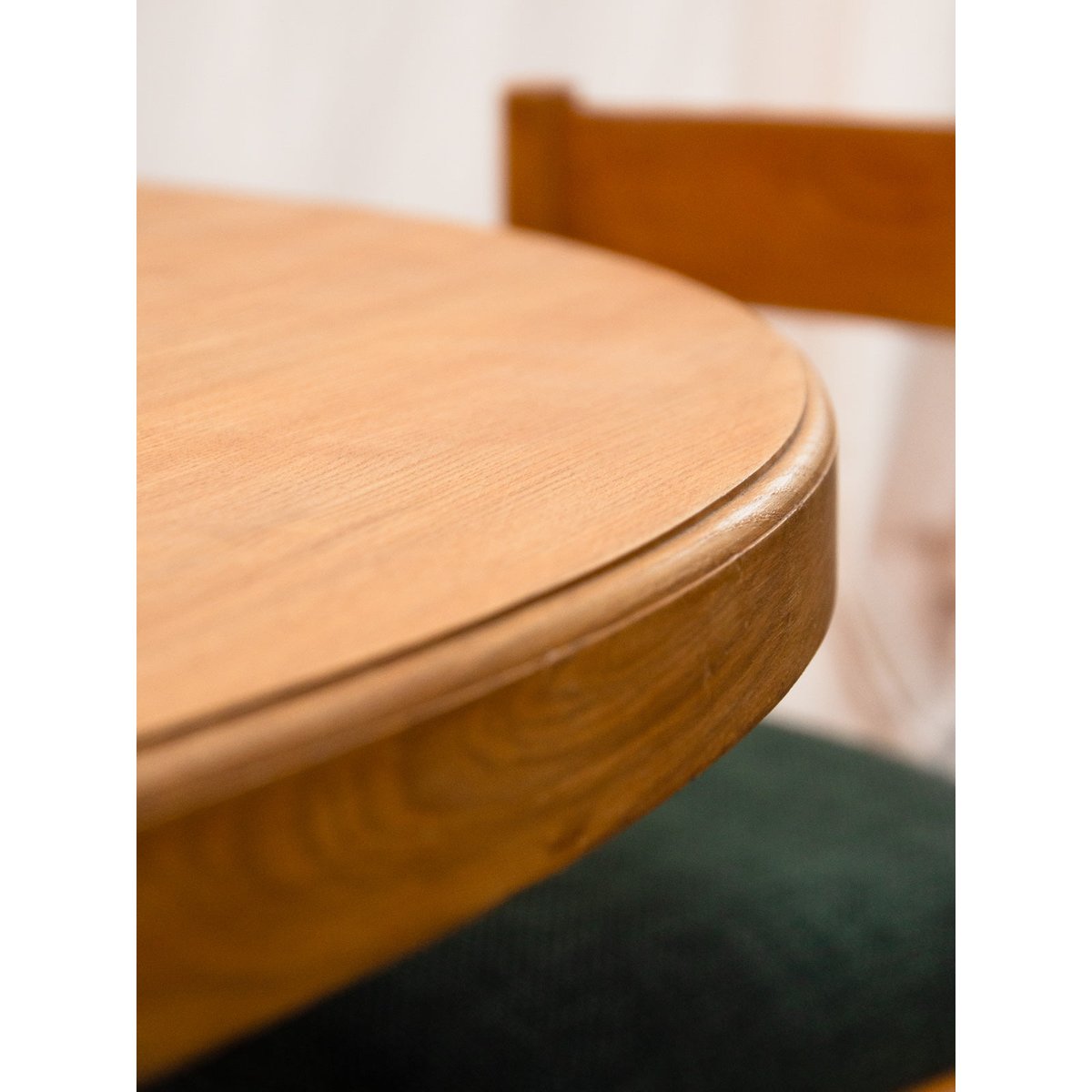 Table à manger ronde en frêne et métal chromé Karla N°1313 - Bon état bois clair, DEBONGOUT