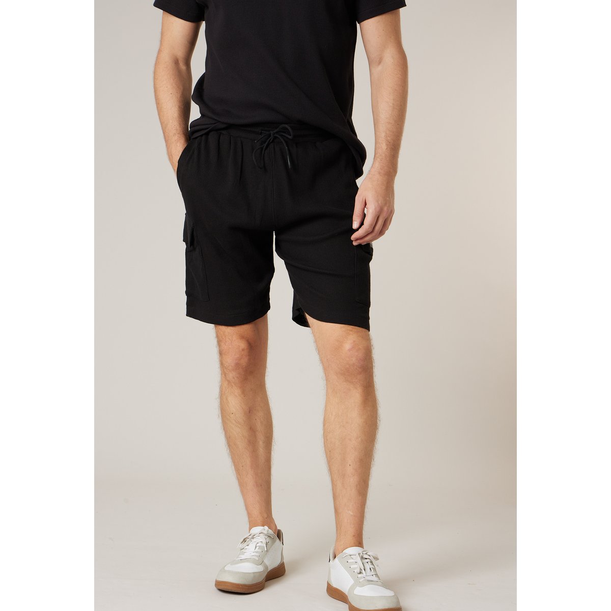 Short cargo regular homme en coton HOBART black, DEELUXE