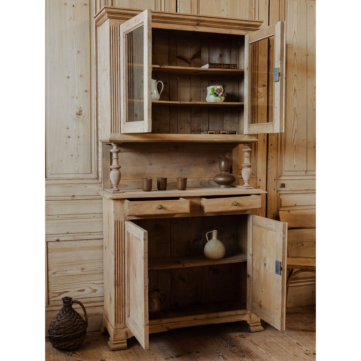 Buffet à deux corps en bois Gilbert N°1559 - Bon état bois clair, DEBONGOUT