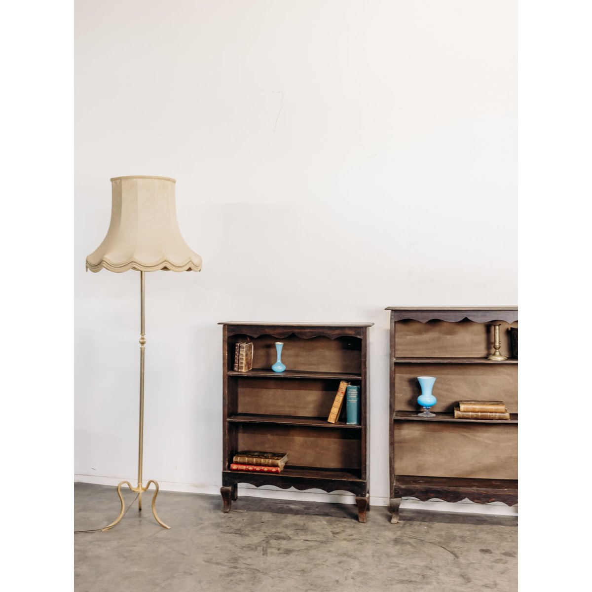 Paire d'étagère ouverte en bois foncé Gaëlle N°1568 - Bon état noir, DEBONGOUT