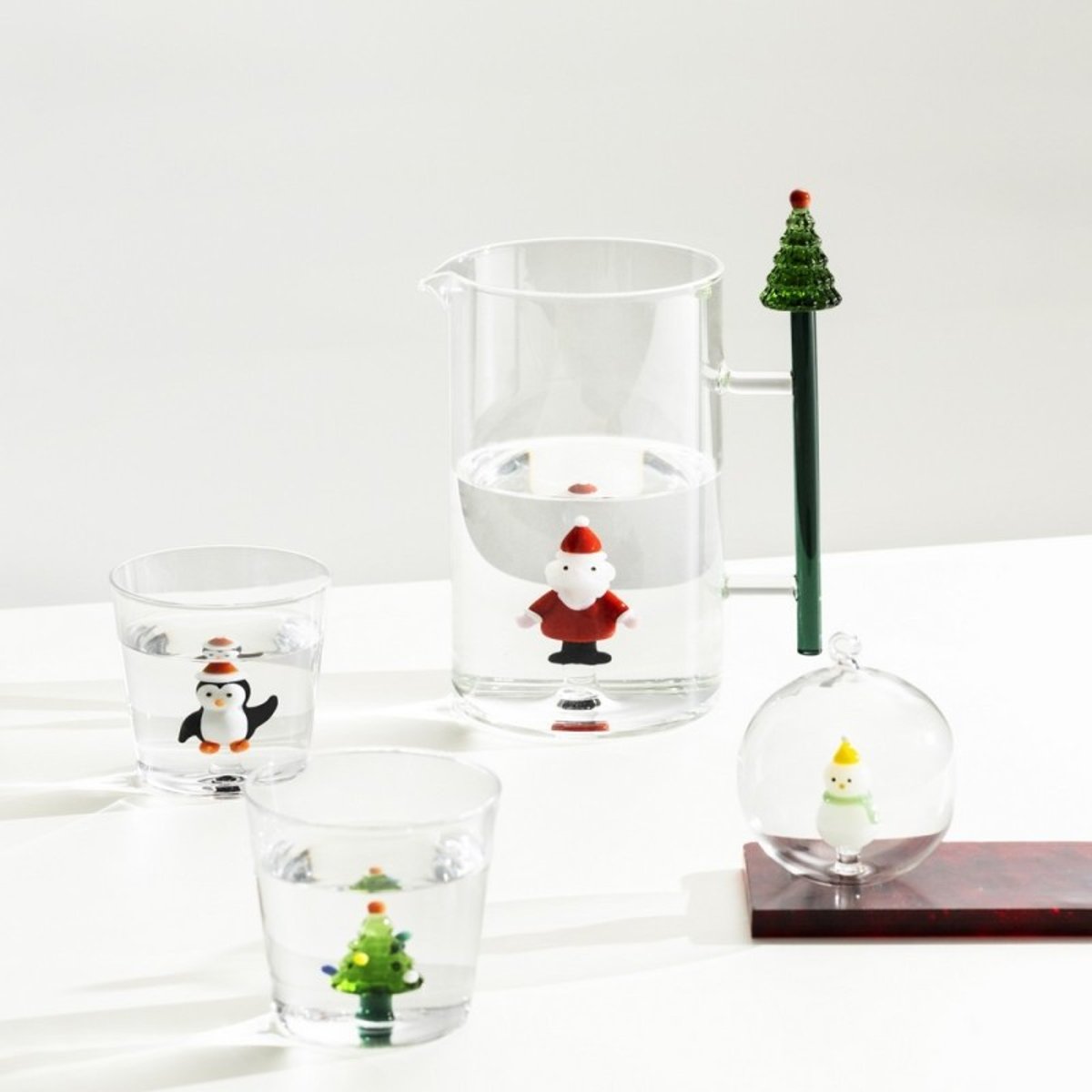 Carafe à eau sapin de noël Christmas Tales rouge, ICHENDORF