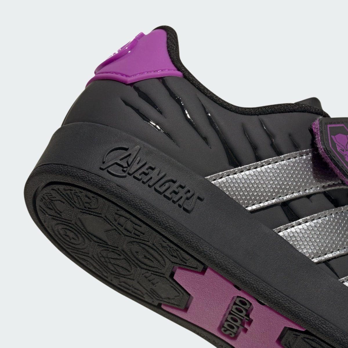 Chaussure Grand Court Adidas Marvel Avengers Enfants Chaussure Grand Court Adidas Marvel Avengers Enfants core black / iron metallic / purple burst, ADIDAS SPORTSWEAR