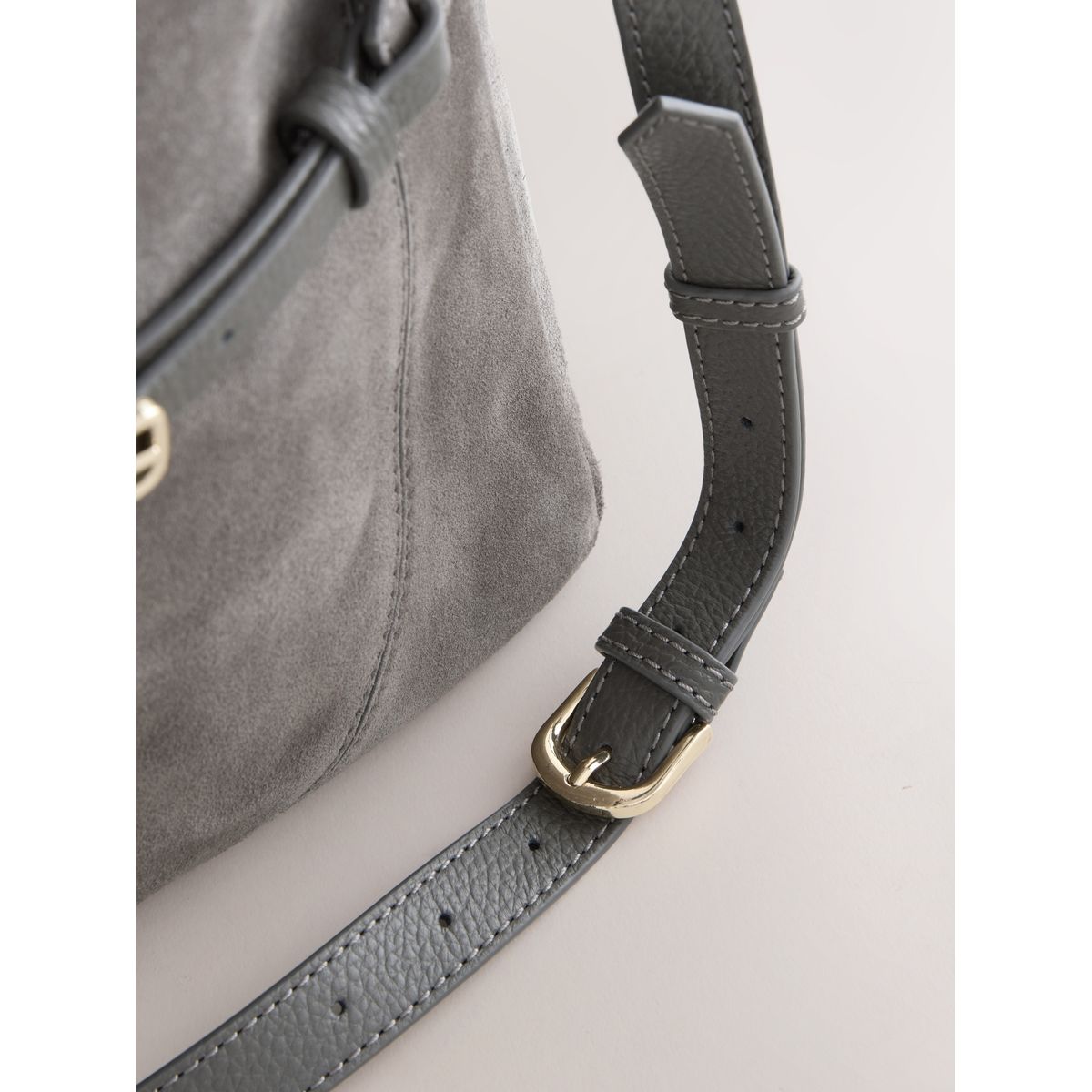 Sac messager bandoulière en cuir gris, NEXT