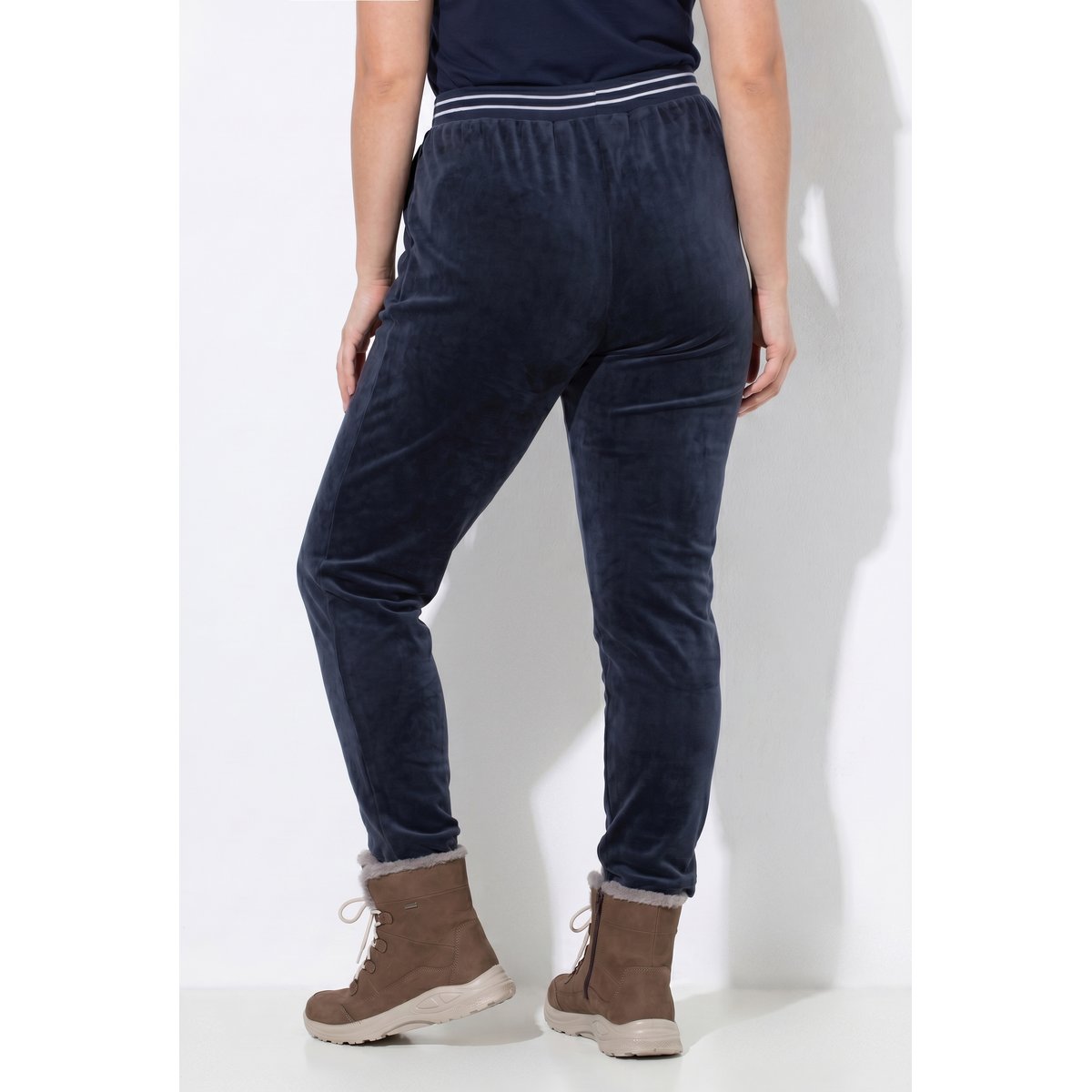 Pantalon de jogging en velours marine, ULLA POPKEN