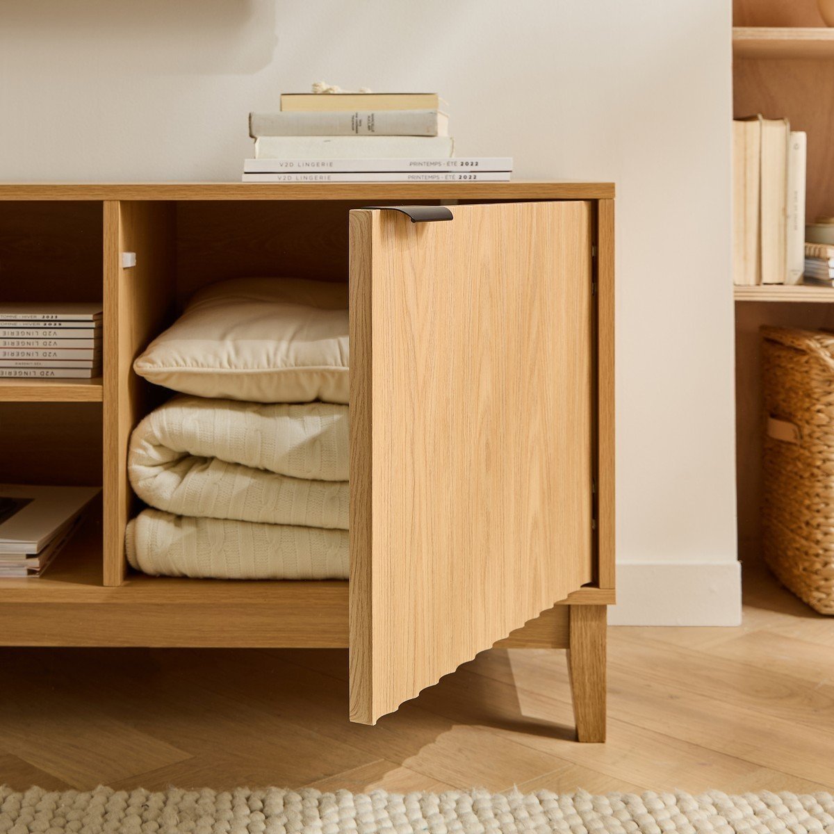Meuble TV 2 niches et 2 portes aux façades effet vague L140 cm - BOLOGNE bois clair, CALICOSY