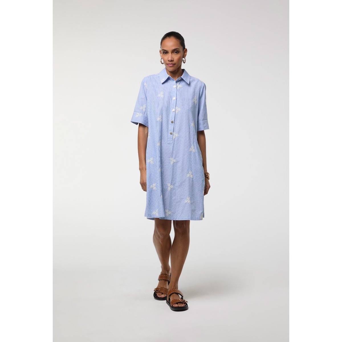 Robe chemise courte rayée à broderies florales ciel, LOLA CASADEMUNT