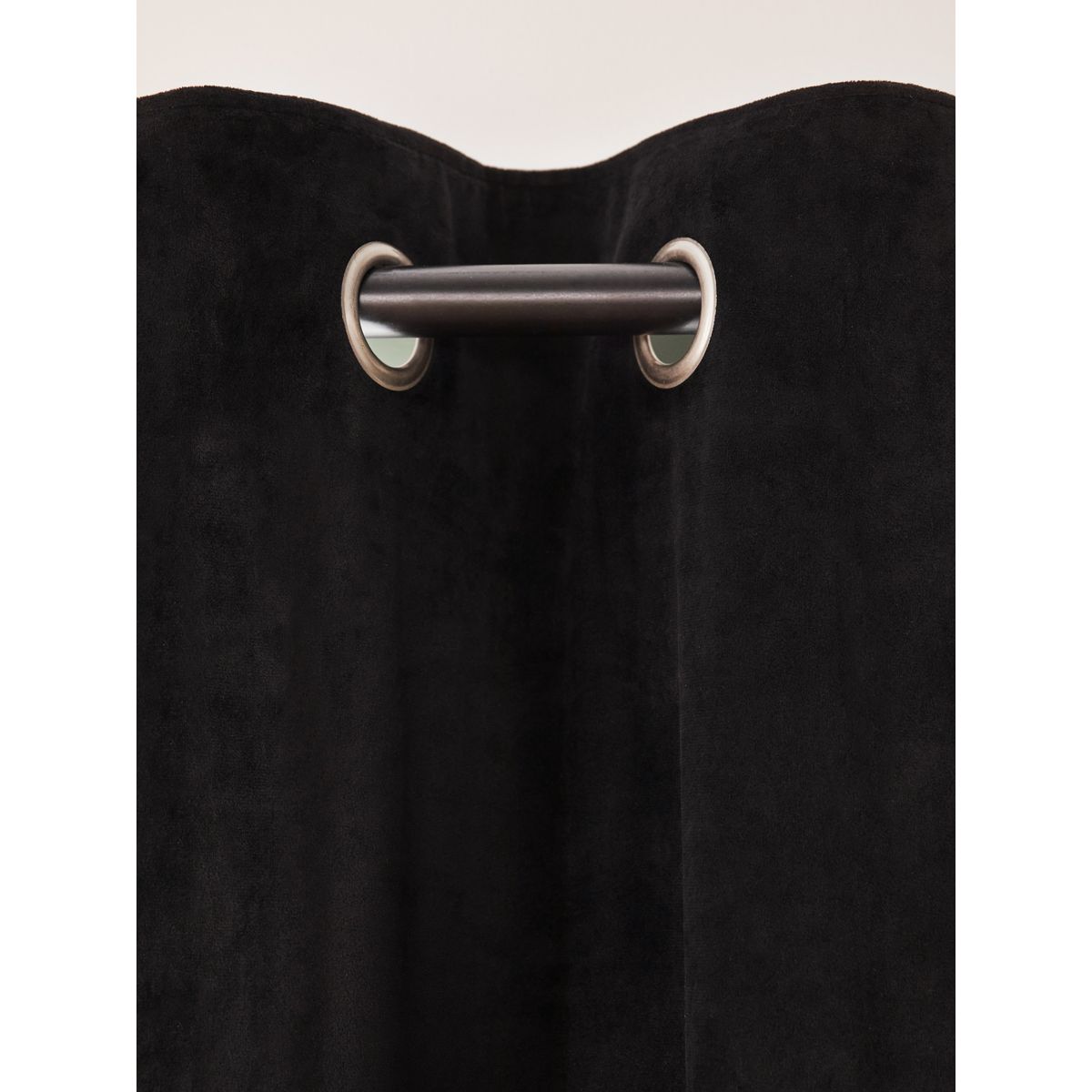 Rideaux à œillets en velours mat noir, NEXT