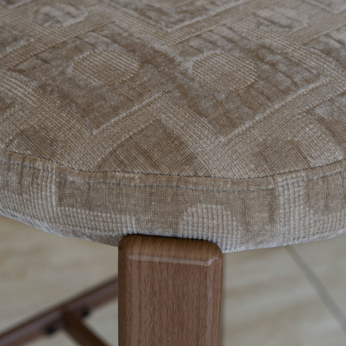 Lot de 2 chaises hautes pied bois et tissu, SUZIE taupe, NOW'S HOME