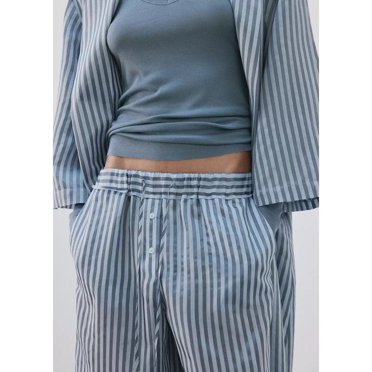 Pantalon de pyjama en mélange de soie à rayures bleu, MANGO
