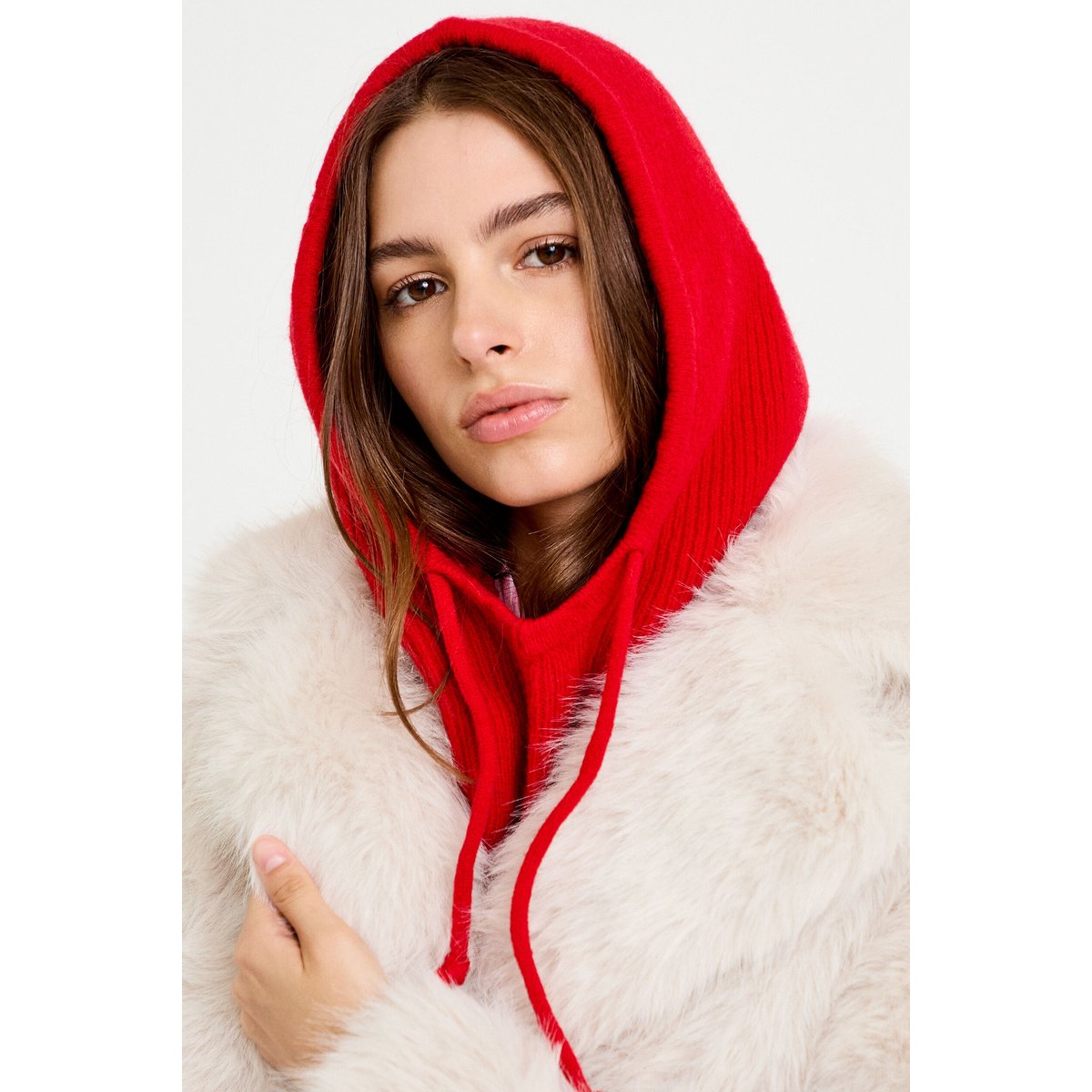 Cagoule rouge, CACHE CACHE