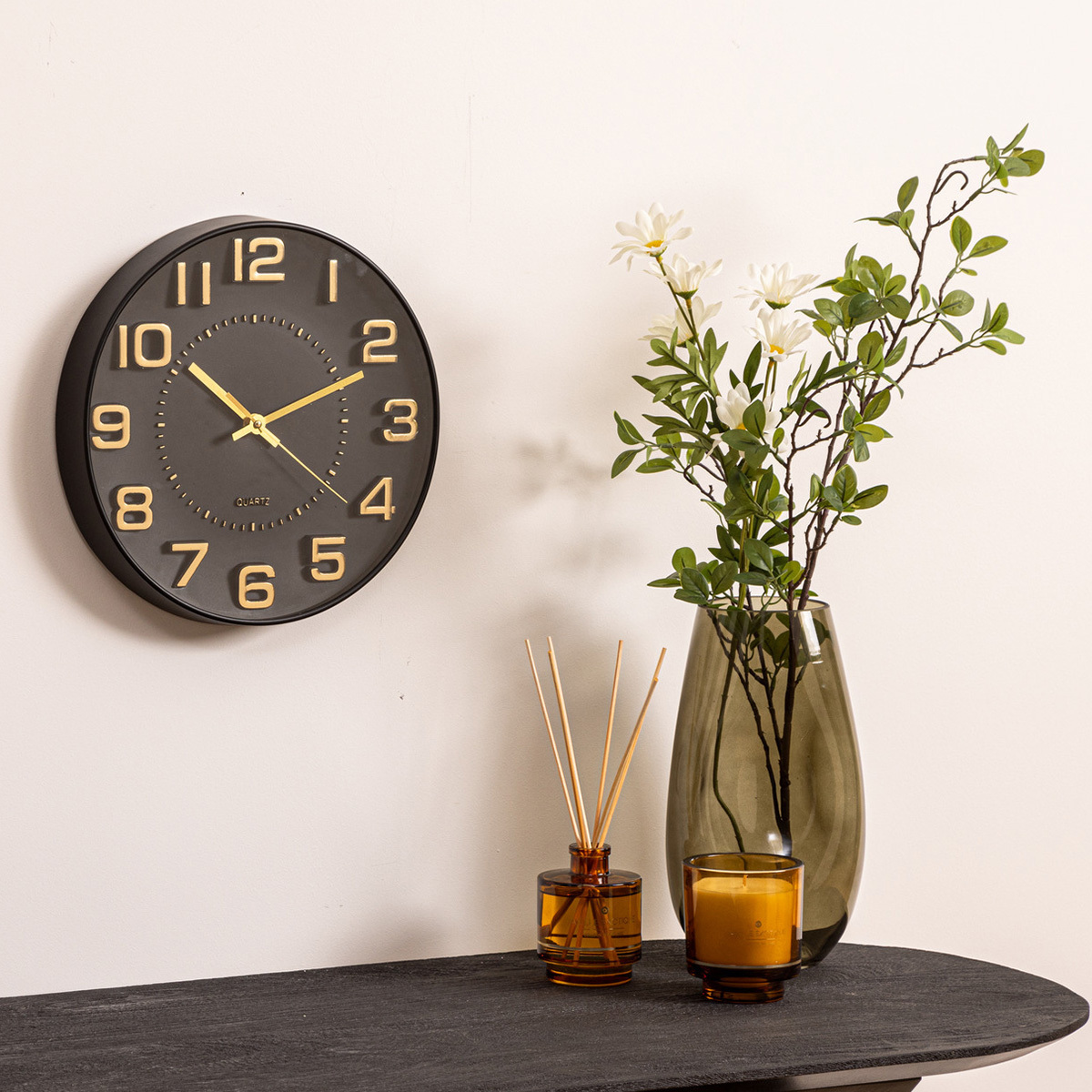 Horloge murale chiffres 3D effet relief DORIS noir, ATMOSPHERA